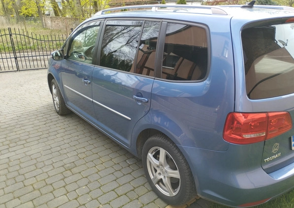 Volkswagen Touran cena 36000 przebieg: 232854, rok produkcji 2011 z Trzcianka małe 79